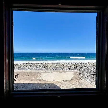 Cozy Front Of The Sea Apartment La Mareta